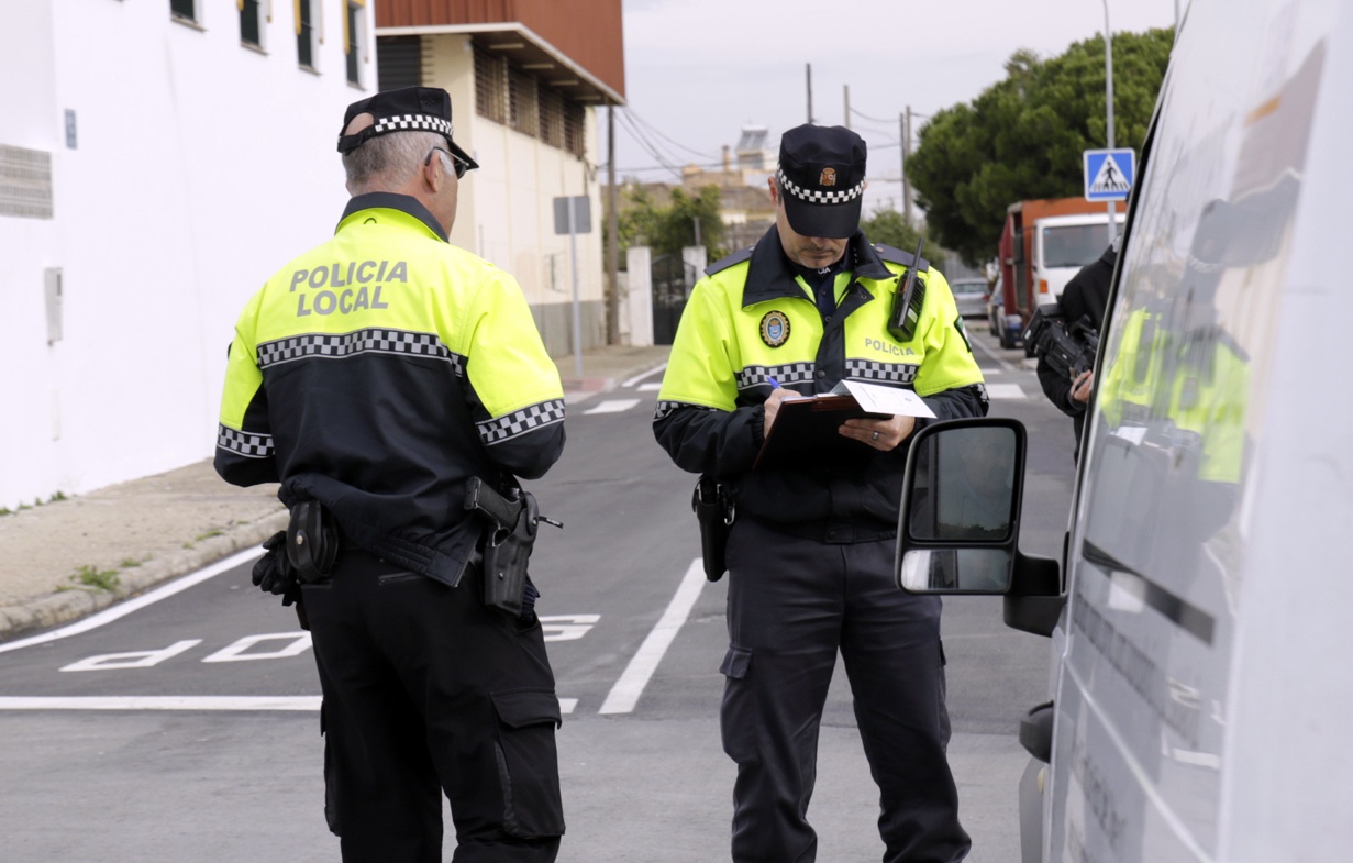 Bases y convocatoria para la provisión de tres plazas de Policía Local